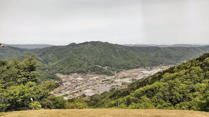 神ノ倉山からの井原地区の遠景